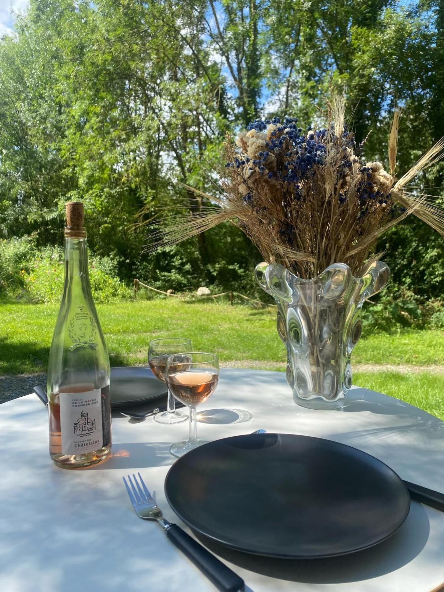 Ecolodges De Reve Dans Un Chateau De Conte De Fees Les-Trois-Moutiers Exteriör bild